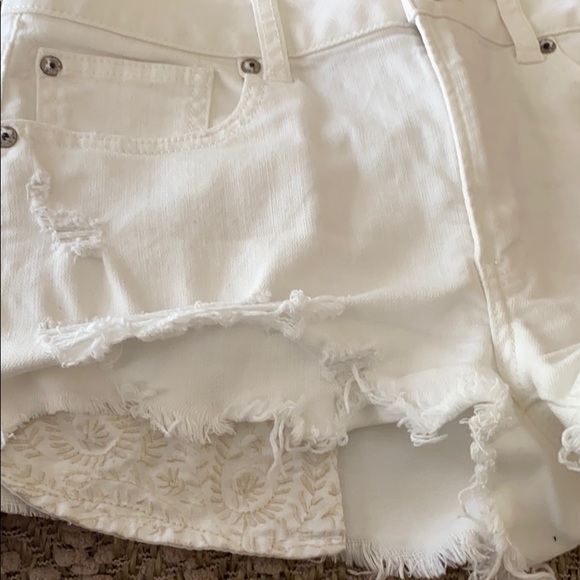 American Eagle White Denim Hi-Rose Shorts - Picture 3 of 5